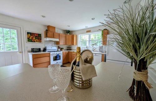 Mariaville Casa | Lakeside Serenity Cabin watersports Family