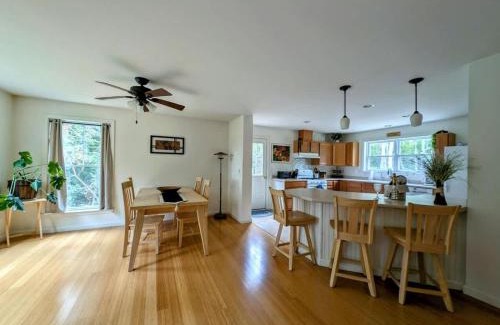 Mariaville Casa | Lakeside Serenity Cabin watersports Family