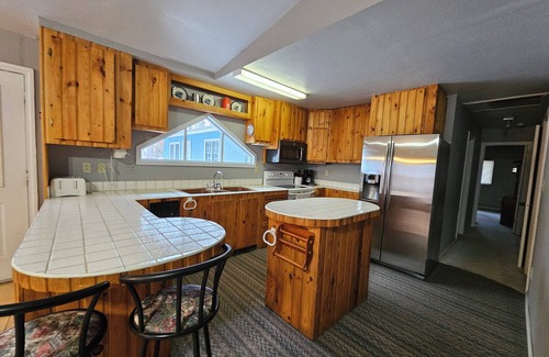Nevis Cabina | Lakeside Serenity Meets Northern Adventure, Stunning Sunsets, Family Getaway!