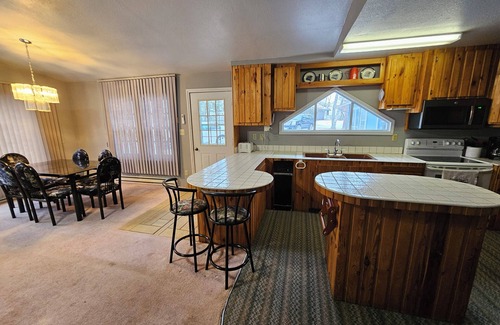 Nevis Cabina | Lakeside Serenity Meets Northern Adventure, Stunning Sunsets, Family Getaway!