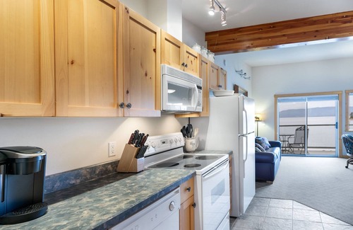 Polson Condominio | Lakeside Studio Retreat!
