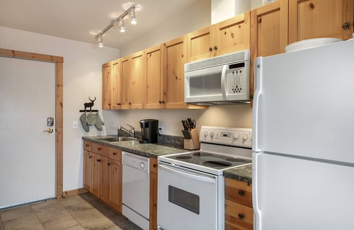 Polson Condominio | Lakeside Studio Retreat!