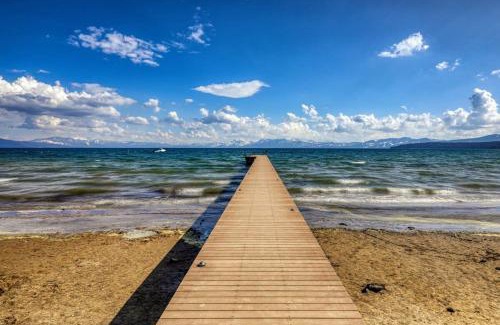 Tahoe Vista Casa | Lakeside Studio Steps from the Beach