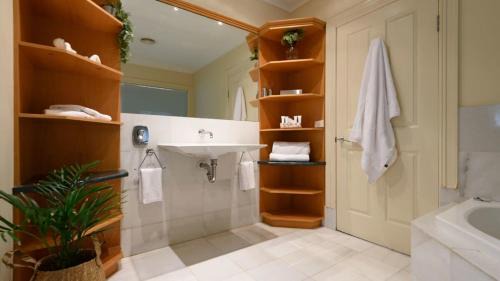 Daylesford Apartamento | Lakeside Suite 1 - Lake View & Spa Bath