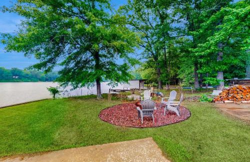 Delta Casa | Lakeside Sunset Haven