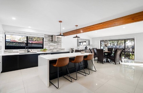 Buff Point Casa | LAKESIDE SUNSET RETREAT