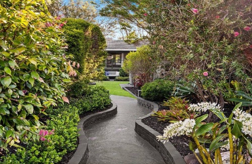 Buff Point Casa | LAKESIDE SUNSET RETREAT
