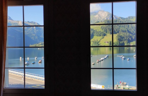 Innerthal Apartamento | Lakeside Swiss Chalet ‘Fischer’s Fritz’ - Stunning Wägitalersee Views