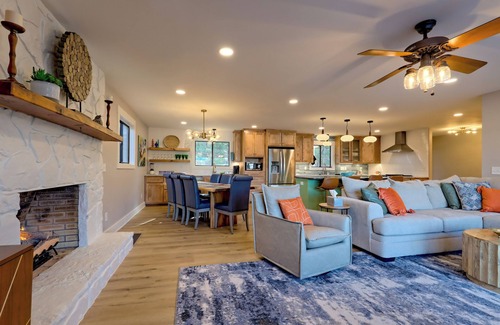 Cedar Cliff Casa | Lakeside Therapy - By Chatuge Home Concierge Lakefront, Dock, Firepit, Ping Pong