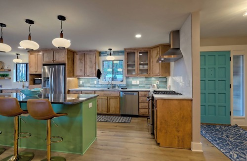 Cedar Cliff Casa | Lakeside Therapy - By Chatuge Home Concierge Lakefront, Dock, Firepit, Ping Pong