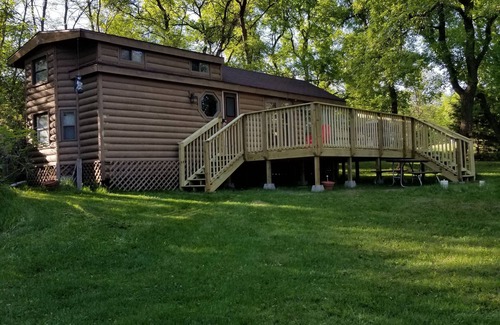 Underwood Cabina | Lakeside Tiny Home Retreat ~ 2 1/2 acres ~ Vistas impresionantes ~ ¡Relájate! ~