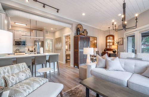 Sherwood - Tualatin South Condominio | ¡NUEVO LISTADO! LAKESIDE URBAN INN. . . ¡Una gema escondida en TUALATIN EN EL CENTRO DE LA CIUDAD!