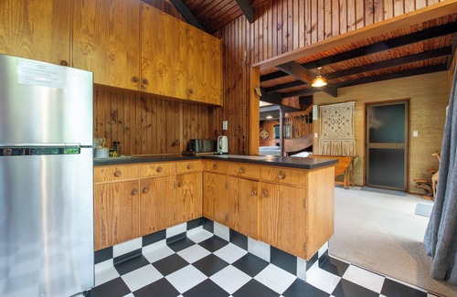 Okere Falls Cabaña | Lakeside Villa - Lake Rotoiti Holiday Home