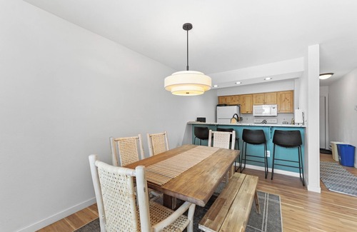 Lakeside Village Condominio | Lakeside Village Condo w/ Private Patio for Mountain Views & Shared Hot Tub!
