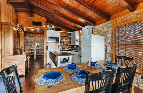 Canyon Lake Casa | Lakeside Water View Haven: BOAT Rental, Catering & Babysitter
