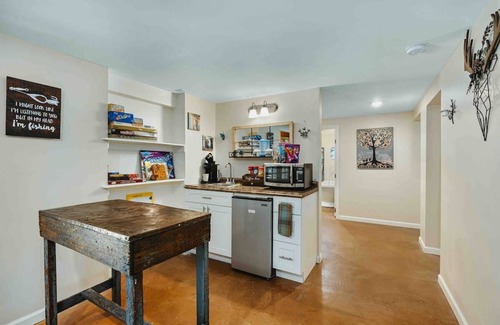 Canyon Lake Casa | Lakeside Water View Haven: BOAT Rental, Catering & Babysitter