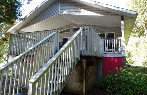 Manitoulin District Cabaña | Lakeside Wolsey Shores Cottage on Manitoulin Island Weekly Sat to Sat Rentals