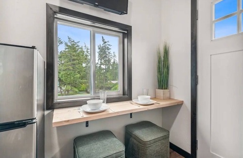 Lakeside Cabaña | Lakeside’s Cozy Tiny House Escape - Walk to Beach & Downtown - Pet-Friendly