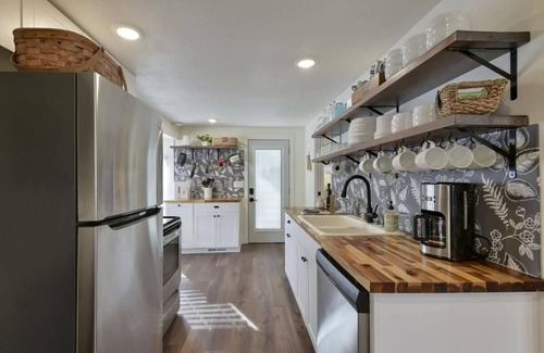 Rockaway Beach Casa | Laketown Cottages "Blue Anchor"