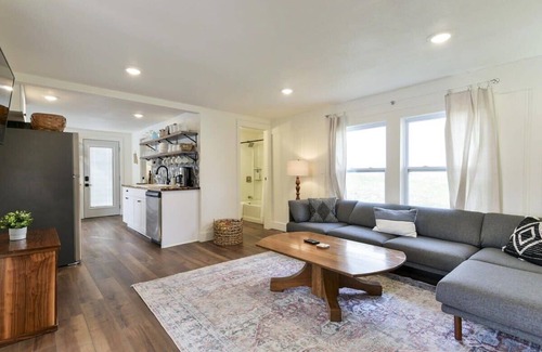 Rockaway Beach Casa | Laketown Cottages "Blue Anchor"