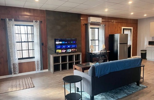 Franklin Cabina | LakeTrail Modern Cabin Apt / Hot tub (opt) LT5
