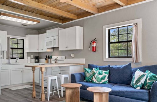 Leander Cabina | LakeTravis Bungalow8
