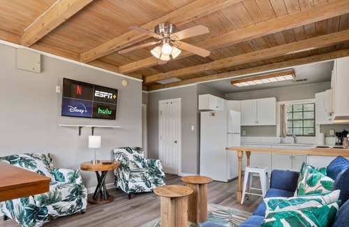 Leander Cabina | LakeTravis Bungalow8