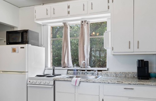 Volente Cabina | LakeTravis Cozy Bungalow 6