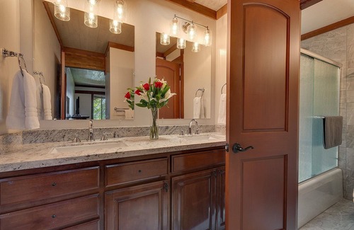 Tahoe Tavern Casa | Lakeview 4 Bed / 2. 5 baño, rey, reina, reina, 2 gemelos: capacidad para 8