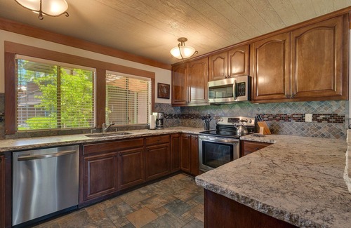 Tahoe Tavern Casa | Lakeview 4 Bed / 2. 5 baño, rey, reina, reina, 2 gemelos: capacidad para 8