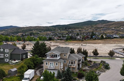 Southwest Mission Casa | Lakeview 2-bedroom private suite with AC, WiFi in wonderful Kelowna