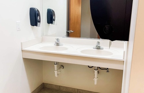 Pershing Cabina | Lakeview Cabin A, Geneva Center Woodland Campsites in Rochester Indiana