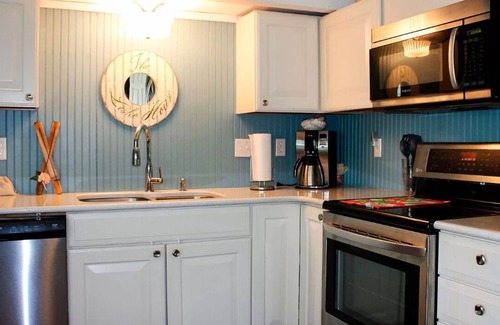 Neal Cabina | Lakeview Cabin with Breathtaking Views, Private Porch, and Cozy Fire Pit