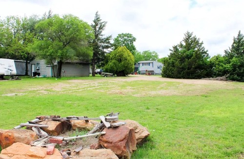 Neal Cabina | Lakeview Cabin with Breathtaking Views, Private Porch, and Cozy Fire Pit