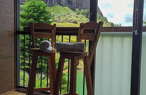 Guatape Cabina | Lakeview Cabin with Jacuzzi in Guatapé