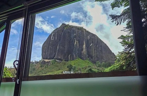 Guatape Cabina | Lakeview Cabin with Jacuzzi in Guatapé