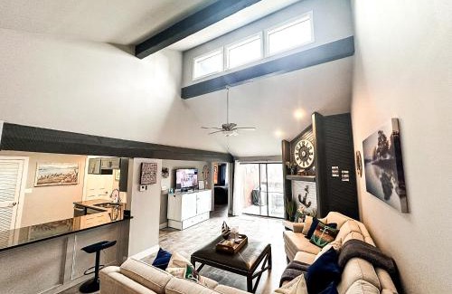 Osage Beach Casa | Lakeview Condo Wdockpoolhottubsauna-sleeps 8