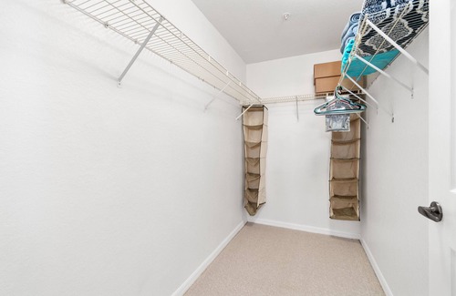 North Naples Condominio | Lakeview condo with pool only 15 minutes from the beach