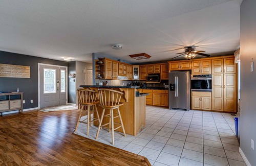 Bobcaygeon Cabaña | Lakeview cottage near Pigeon Lake