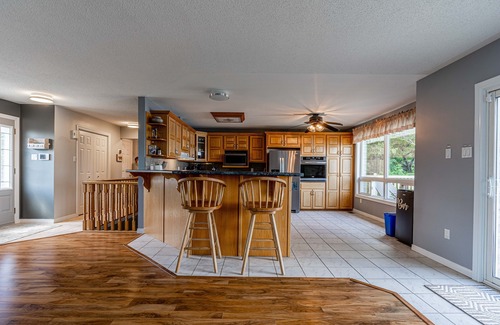 Bobcaygeon Cabaña | Lakeview cottage near Pigeon Lake