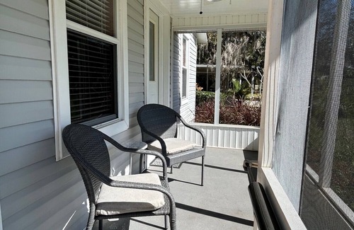Babson Park Cabaña | Lakeview Cottage Escape. Close to BOK Tower Gardens, Legoland and Disney