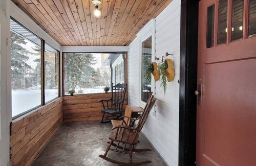 Roseneath Casa | Lake view cottage with Dirt bike and ATV trails