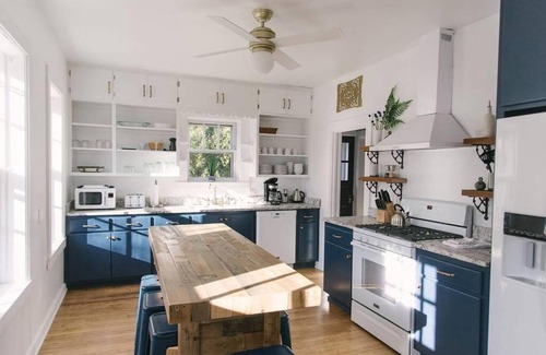 Baileys Harbor Casa | Lakeview Cottage in Downtown Baileys Harbor