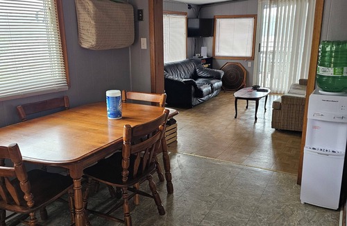 Addington Highlands Cabaña | Lakeview cottage on Mazinaw Lake