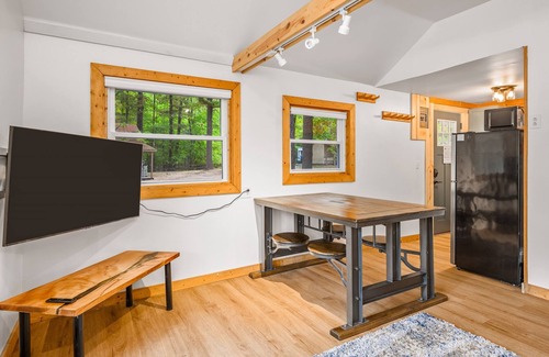 Mayfield Cabaña | Lakeview Cottage-Pontoon Rentals Available