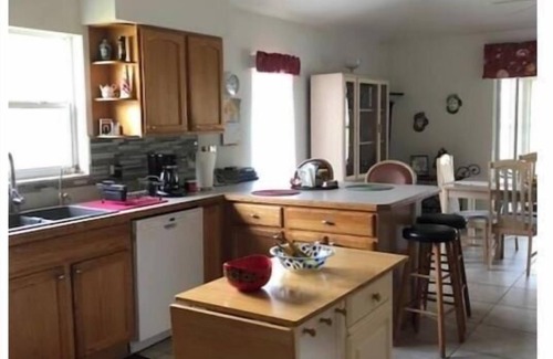 Lady Lake Casa | Lakeview Designer Home in Valle Verde Village