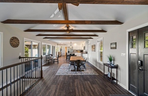 Aspen Hill Casa | Lakeview Escape – Spacious Retreat with Private Beach & Dock