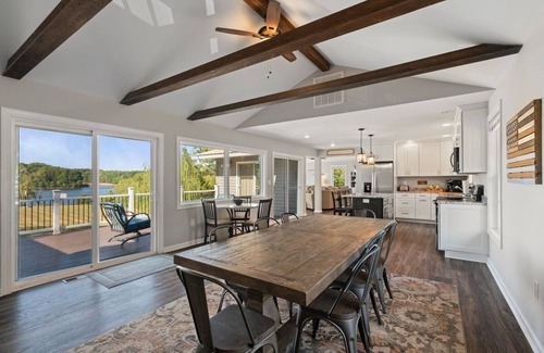 Aspen Hill Casa | Lakeview Escape – Spacious Retreat with Private Beach & Dock