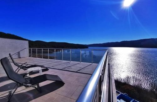 Dalgopo Cama Y Desayuno | Lakeview-Estate ApartHotel