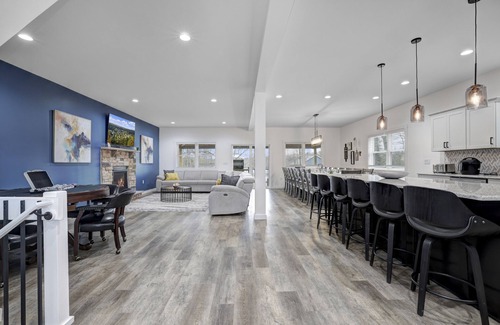 Lake Harmony Estates Casa | Lakeview Getaway 8BR, 9BA, Sleeps 32 – Summer Retreat w/ Hot Tub & Lake Access